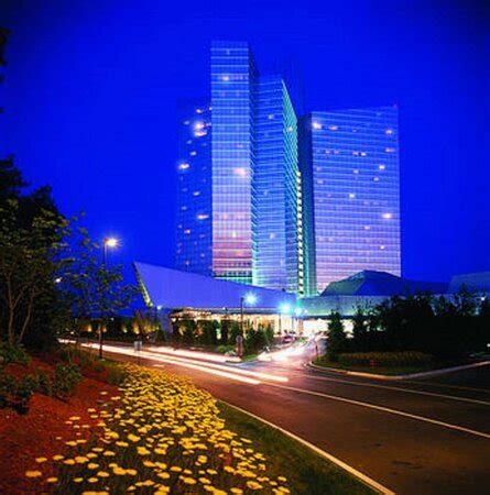 closest hotels to mohegan sun